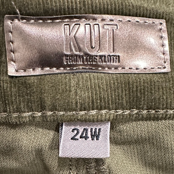 Kut from the Kloth "Karen" baby bootcut Olive corduroy jeans - Picture 4 of 9